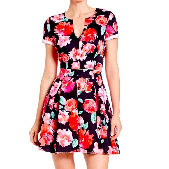 Scuba Guess Pleated Floral Fit-and-Flare Dress. - Picture 6 of 12